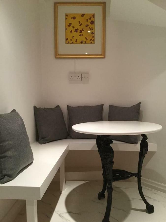 Beautiful 1Br Apartment In Historic St Aubin House Екстериор снимка