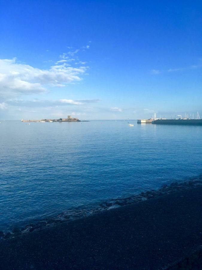 Beautiful 1Br Apartment In Historic St Aubin House Екстериор снимка